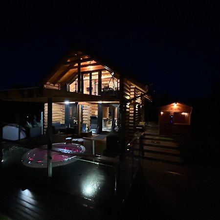 Roenk Relax Apartment Miskolc Ngoại thất bức ảnh
