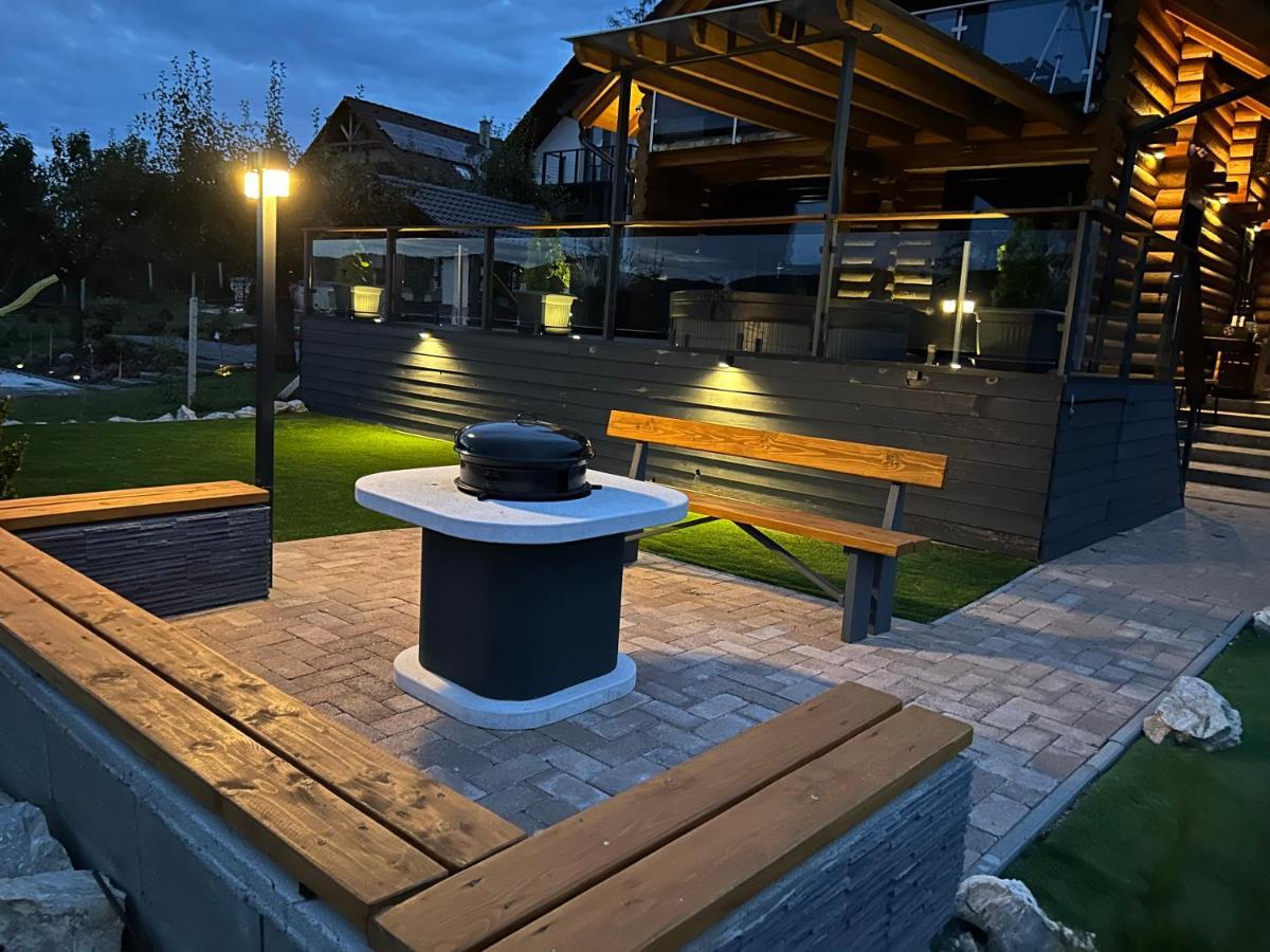 Roenk Relax Apartment Miskolc Ngoại thất bức ảnh
