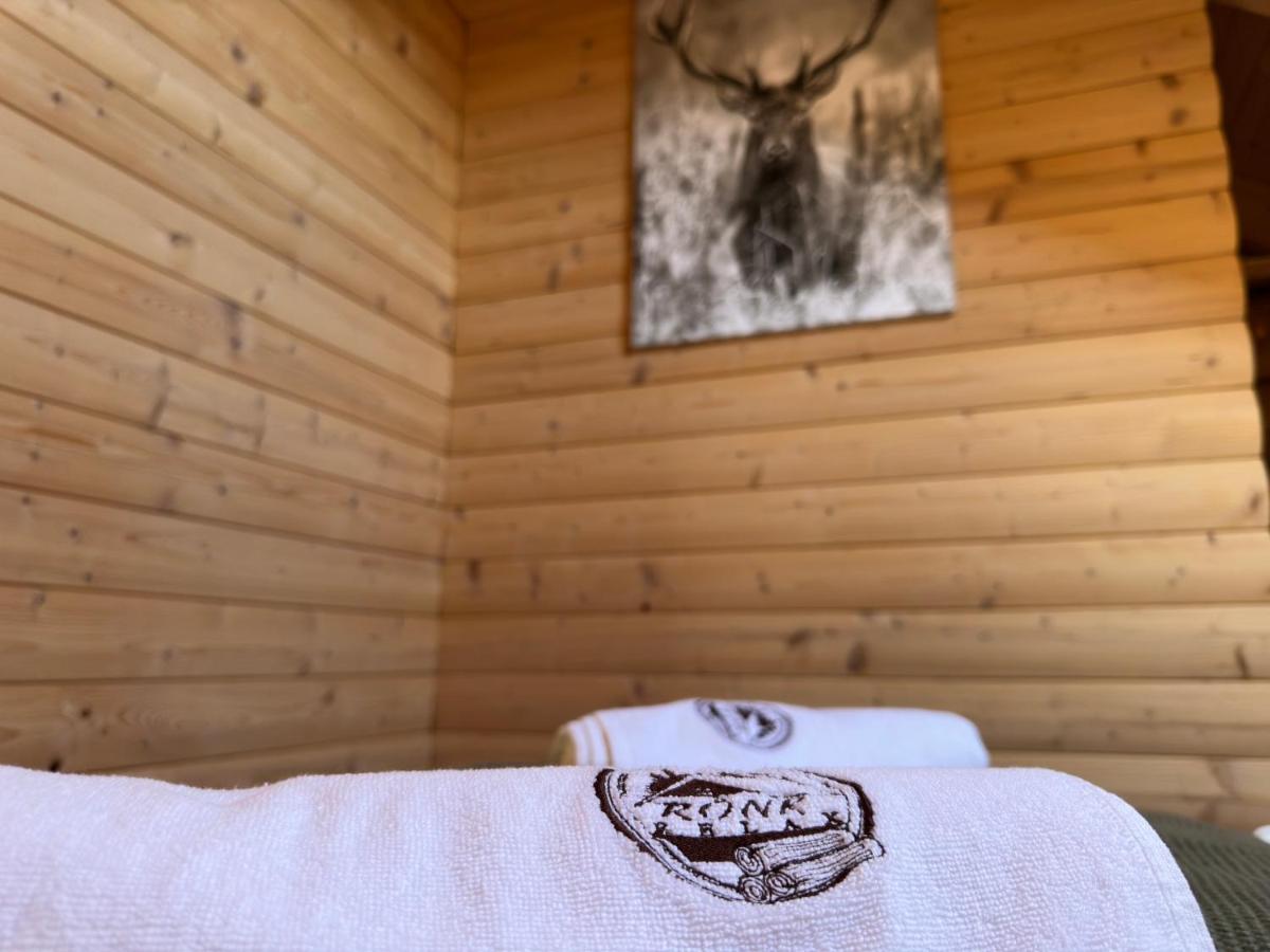 Roenk Relax Apartment Miskolc Ngoại thất bức ảnh