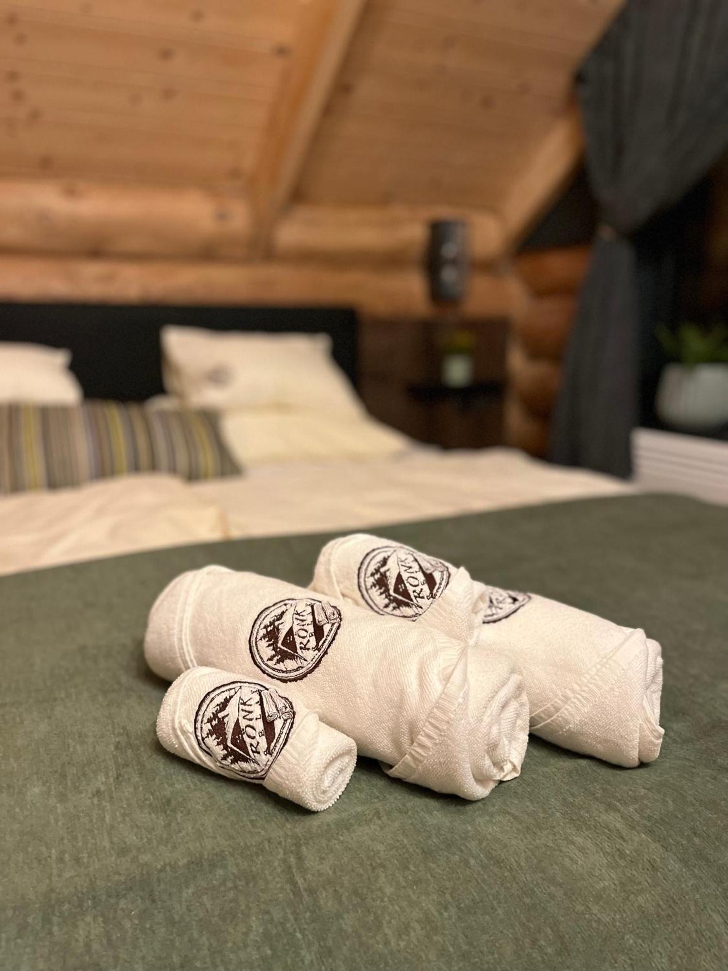 Roenk Relax Apartment Miskolc Ngoại thất bức ảnh