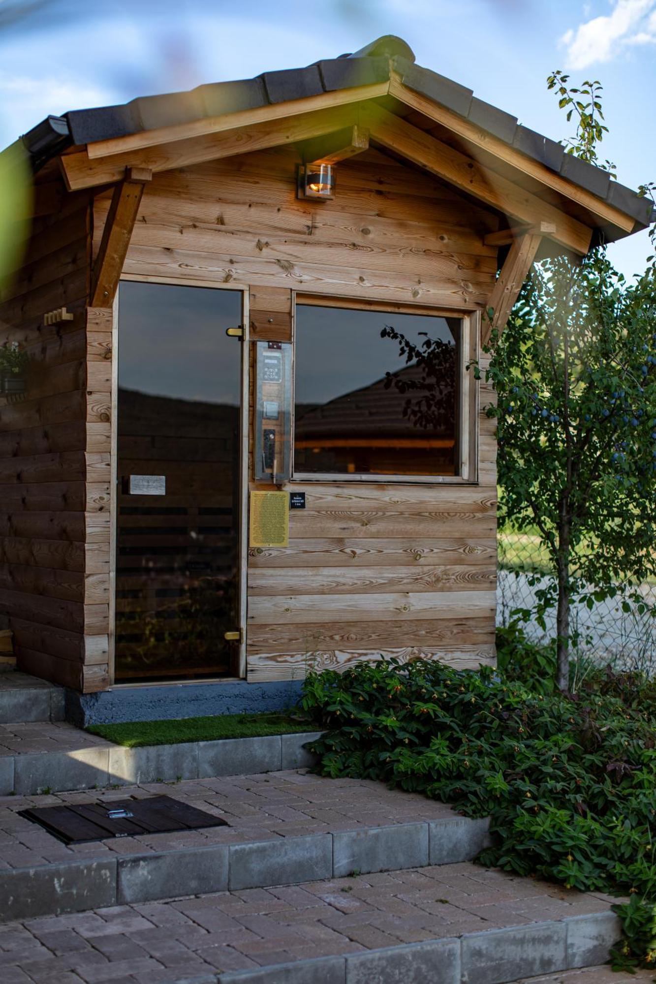 Roenk Relax Apartment Miskolc Ngoại thất bức ảnh