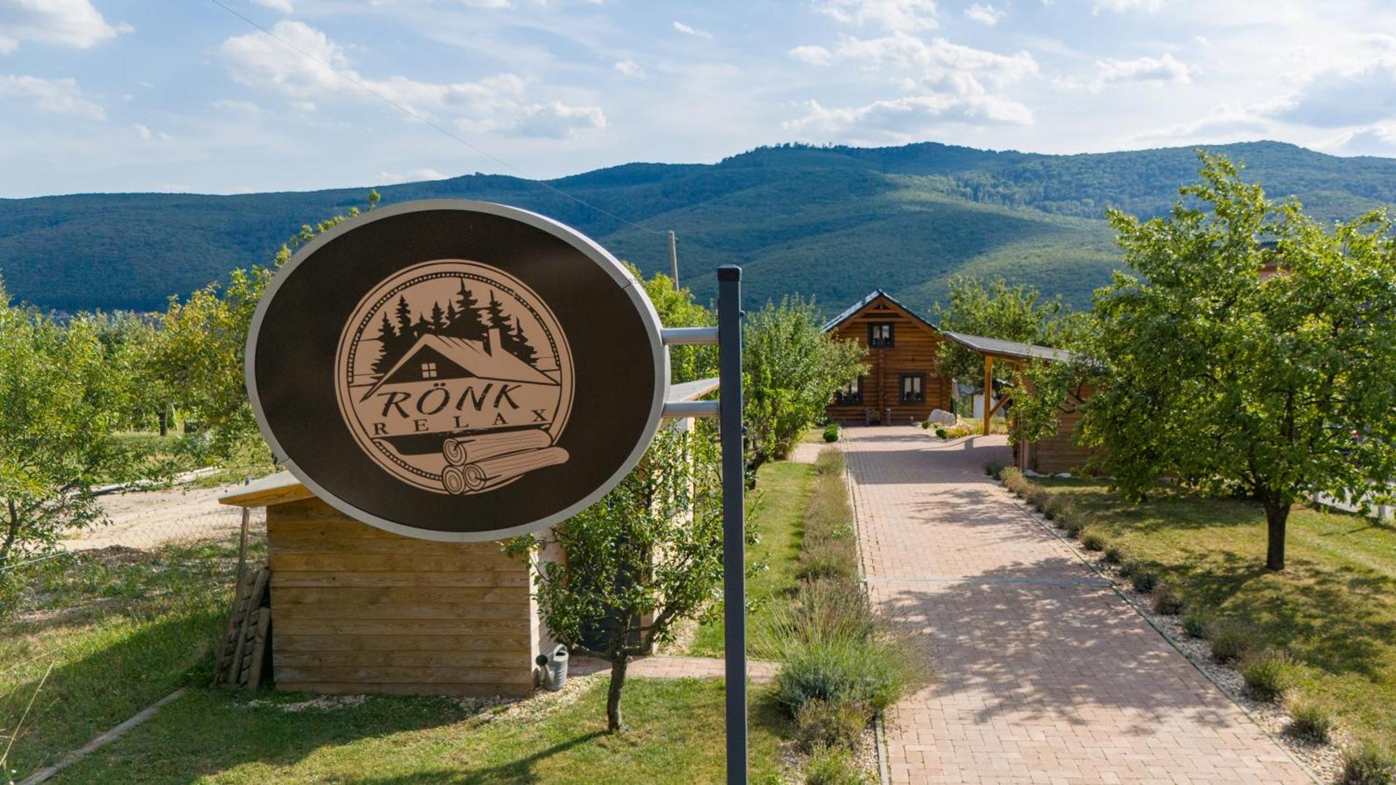 Roenk Relax Apartment Miskolc Ngoại thất bức ảnh